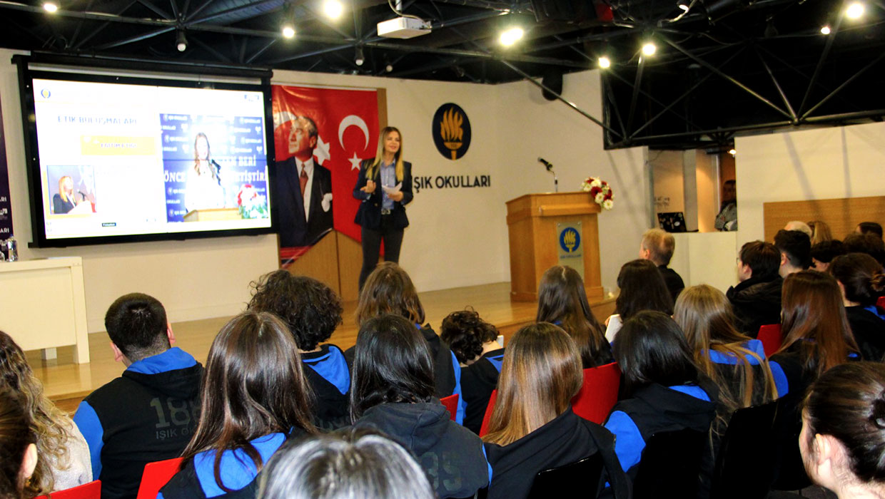 CEYLAN ADANALI KABADAYIOĞLU FMVAYAZAĞA IŞIK LİSESİ VE FEN LİSESİNDE ETİK SÖYLEŞİLER KONUĞU